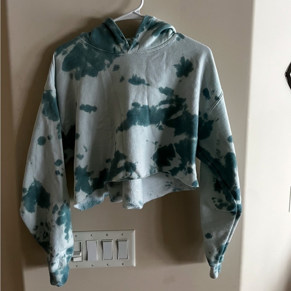 TIE DYE CROPPED HOODIE